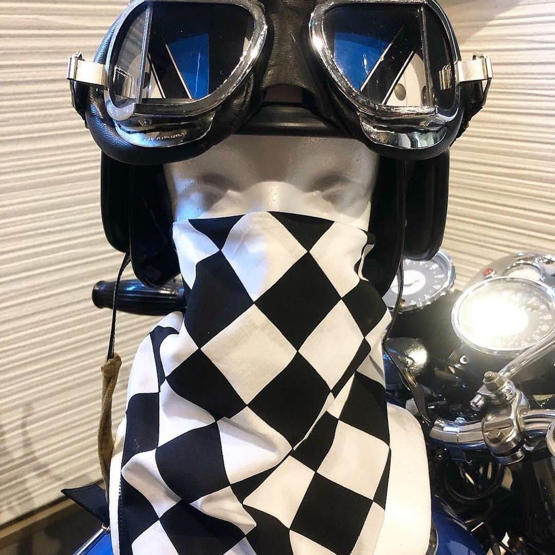 KIYOさんのインスタグラム写真 - (KIYOInstagram)「ヘルメットは楽しいのう。 #toystagram #lifesizemask #anime #manga #otaku #cosplay #motorcyclehelmet #cooljapan #madmax #tokusatsu #仮面ライダー旧1号 #レプリカマスク #ストームトルーパー #仮面ライダー #昭和ライダー #ガレージライフ」6月27日 23時03分 - kiriko009