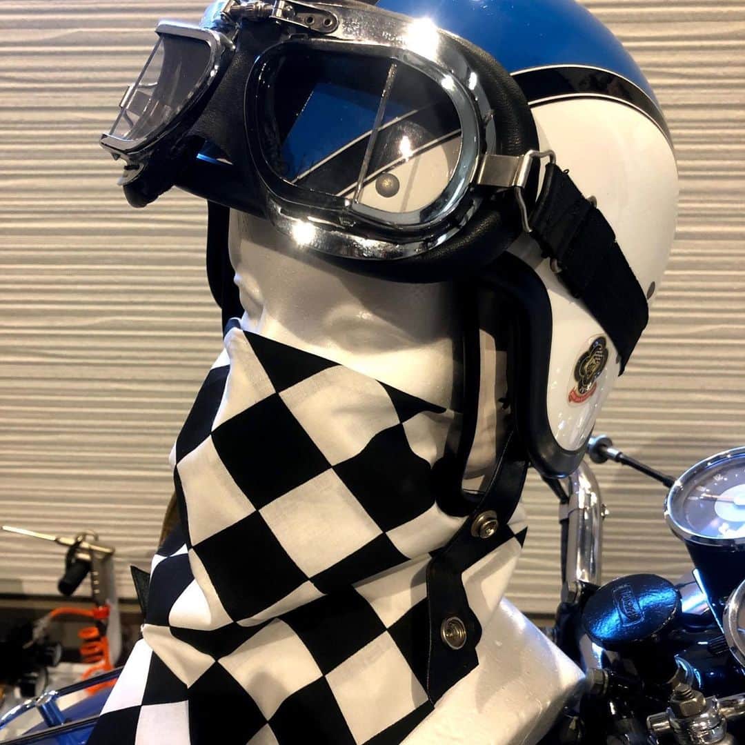 KIYOさんのインスタグラム写真 - (KIYOInstagram)「ヘルメットは楽しいのう。 #toystagram #lifesizemask #anime #manga #otaku #cosplay #motorcyclehelmet #cooljapan #madmax #tokusatsu #仮面ライダー旧1号 #レプリカマスク #ストームトルーパー #仮面ライダー #昭和ライダー #ガレージライフ」6月27日 23時03分 - kiriko009
