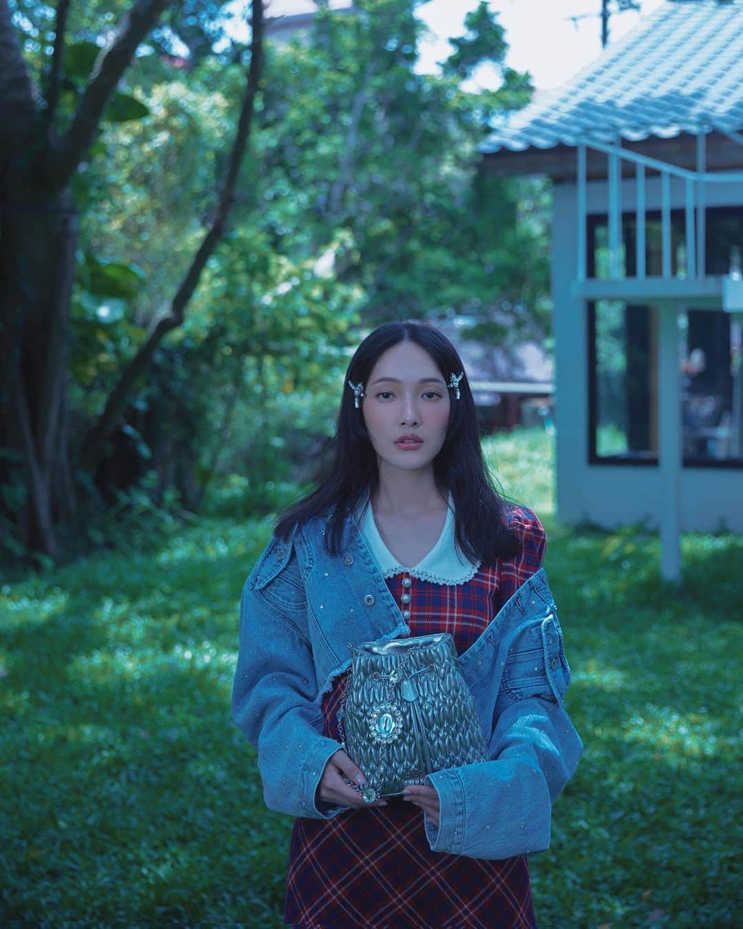 林映唯のインスタグラム：「甜的剛好，酷的剛好🌿🌸 #miumiu  https://www.elle.com/tw/fashion/hot-acc/a32951890/miu-miu06/」