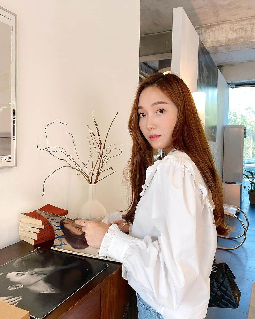 ジェシカ さんのインスタグラム写真 - (ジェシカ Instagram)「A pleasant afternoon 🌤📚🌿」6月27日 23時09分 - jessica.syj