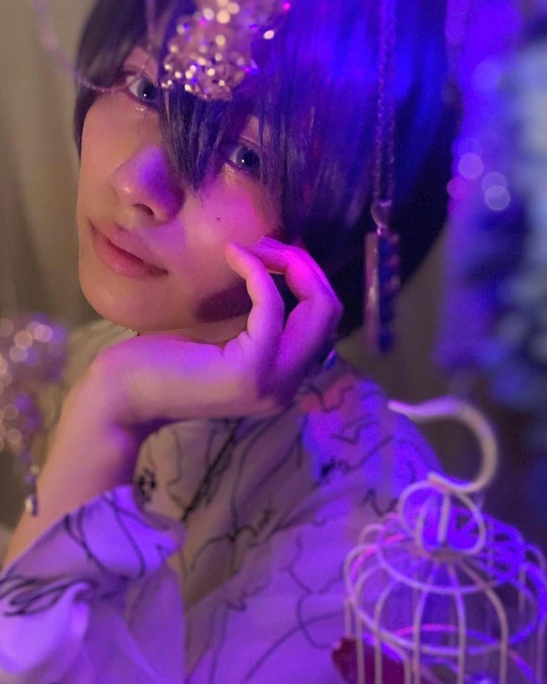 春川芽生さんのインスタグラム写真 - (春川芽生Instagram)「星が好きな彼。☪️ #的なね！ #なんか色々吊るしてみた #なんか色々光らせてみた #したら好きな感じになりまして #ラッキー生命 #✌︎☘ . . . . . #創作 #cosplay #男装」6月27日 23時11分 - meiku_harukawa