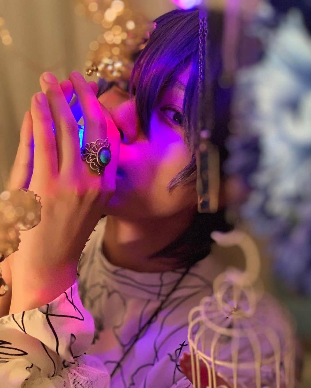 春川芽生さんのインスタグラム写真 - (春川芽生Instagram)「星が好きな彼。☪️ #的なね！ #なんか色々吊るしてみた #なんか色々光らせてみた #したら好きな感じになりまして #ラッキー生命 #✌︎☘ . . . . . #創作 #cosplay #男装」6月27日 23時11分 - meiku_harukawa