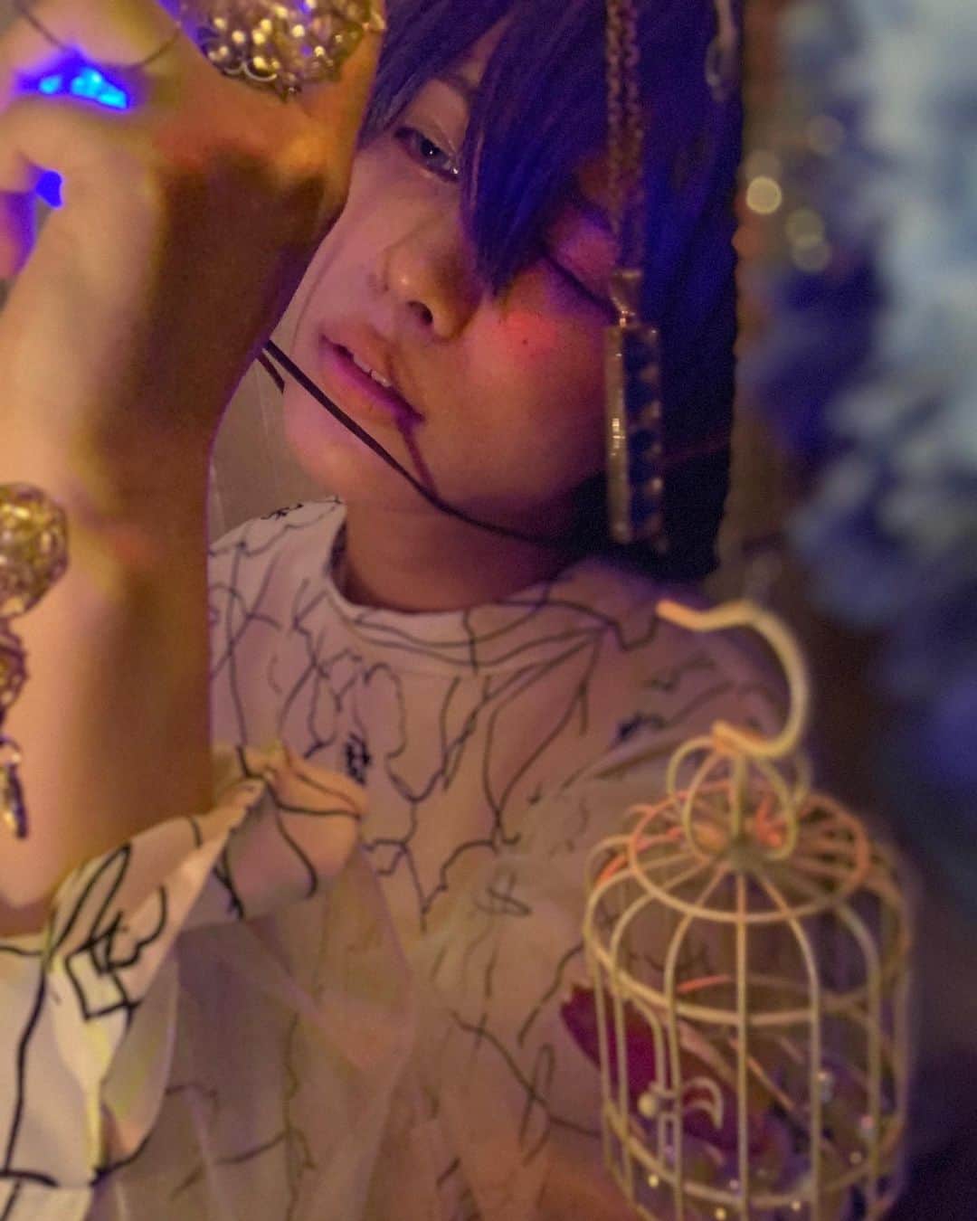 春川芽生さんのインスタグラム写真 - (春川芽生Instagram)「星が好きな彼。☪️ #的なね！ #なんか色々吊るしてみた #なんか色々光らせてみた #したら好きな感じになりまして #ラッキー生命 #✌︎☘ . . . . . #創作 #cosplay #男装」6月27日 23時11分 - meiku_harukawa