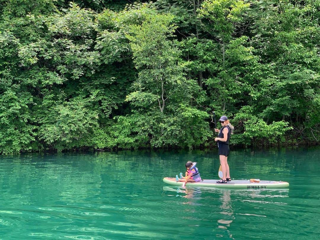 田中幸さんのインスタグラム写真 - (田中幸Instagram)「✴︎ カヌーして🛶 サップして  家族と仲間と 楽しい地元遊び🏖  透明カヌー欲しーっ  @souyustick  @keen_japan  @marmot_japan  #keenambassador」6月27日 23時18分 - sachitanaka