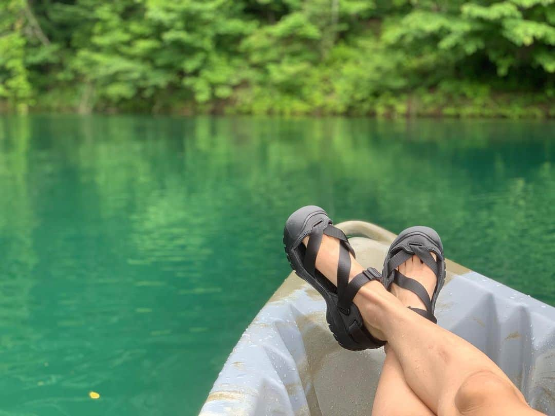 田中幸さんのインスタグラム写真 - (田中幸Instagram)「✴︎ カヌーして🛶 サップして  家族と仲間と 楽しい地元遊び🏖  透明カヌー欲しーっ  @souyustick  @keen_japan  @marmot_japan  #keenambassador」6月27日 23時18分 - sachitanaka