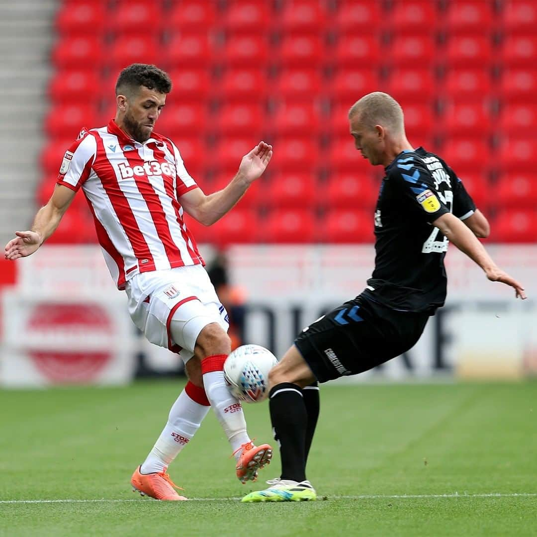 ストーク・シティFCさんのインスタグラム写真 - (ストーク・シティFCInstagram)「Goalless at the bet365, we've come closest through McClean who was denied by the Boro 'keeper. #SCFC 🔴⚪️」6月27日 23時26分 - stokecity