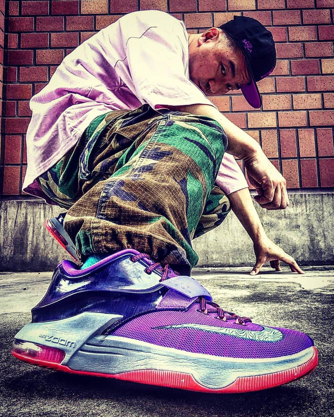 レイザーラモンRGさんのインスタグラム写真 - (レイザーラモンRGInstagram)「超久々のKD7。ライバルチームに移籍とか裏アカ事件とかの前、ケビン・デュラントが世界中の皆に好かれていた時のバッシュ。しかしアキレス腱怪我する直前に出場した数分での活躍は鳥肌立ったのを覚えてます。一人で淡々と決めまくってね。  #キモ撮り #KIMODORI #KD7」6月27日 23時20分 - rgrazorramon