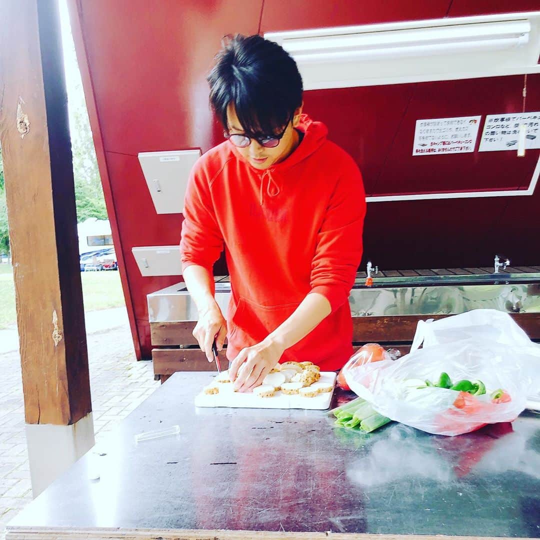 八木隆太郎さんのインスタグラム写真 - (八木隆太郎Instagram)「🍖 さて、今夜は長沼町でキャンプです🔥  地元の野菜を仕入れて食べるのは最高！  先週もキャンプでやった サバカレーをダッチオーブン でやったら、めちゃうまでした✨  #キャンプ #バーベキュ#bbq 🍖」6月27日 23時21分 - ryutaroyagi0414