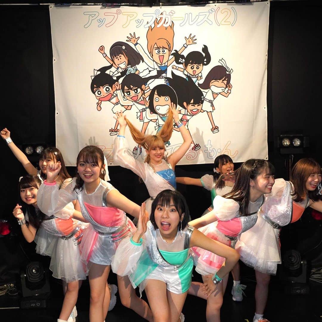 みずしな孝之のインスタグラム：「本日から有観客でのライブ活動が再開した アップアップガールズ(2)の新しいイラスト 描かせて頂きました。 デビューの頃から描いてますが ツアーのたびに垢抜けてるし 楽曲もよいし成長著しいです。  今日の現場には行けなかったのですが ライブ大成功とのこと！ 徐々にコロナ前の状態が 戻りつつあるのを感じますが、 油断せぬよう…（自戒をこめて） （2）のみんなは、いつもイラストと 同じポーズとってくれるのがめちゃくちゃ嬉しいです。  #アプガ2」