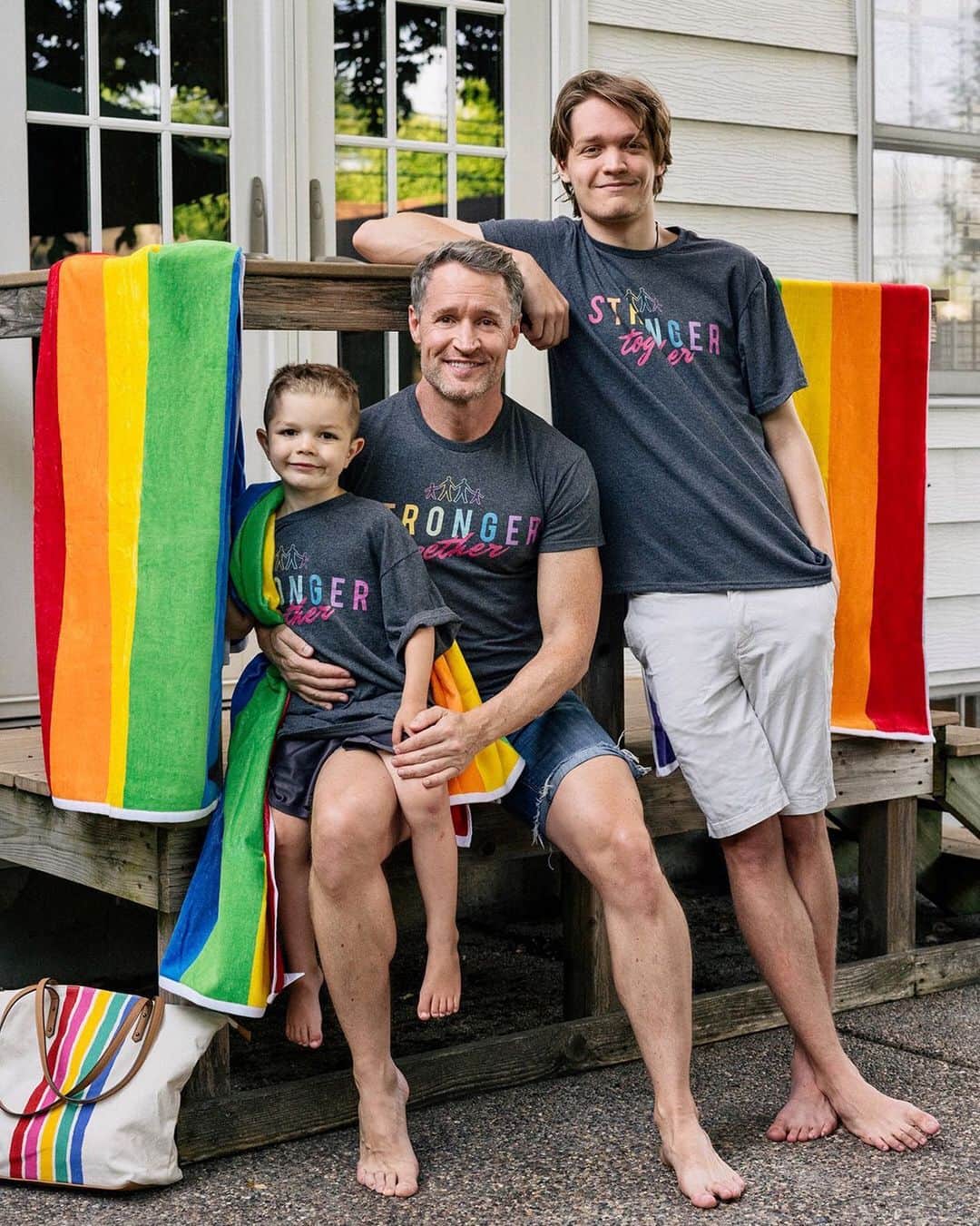 ロック&リパブリックのインスタグラム：「Stronger together. 🏳️‍🌈 We hope you’re showing your #PrideAtHome all summer long like @billtamlyn and his adorable family. ❤️ 📷: @nich_thomas #Kohls #PrideAtKohls #pride」