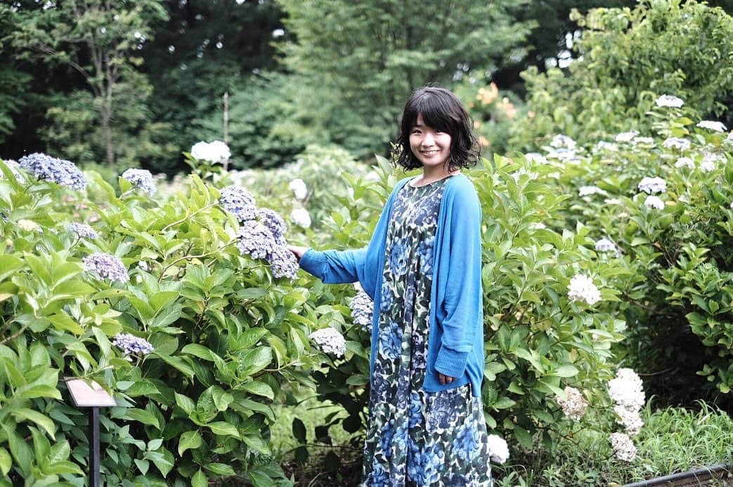 相馬有紀実のインスタグラム：「本日は紫陽花を見に💠 久しぶりの顔写り写真です。 相馬、元気にしてます。 ハニーグロウパインにハマってます。報告（笑）。 ※マスク写真撮影時のみ着脱。」