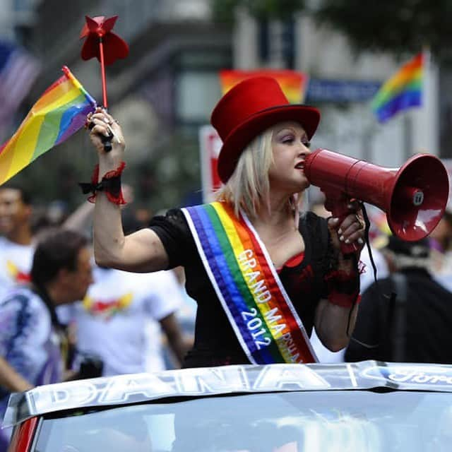 シンディ・ローパーさんのインスタグラム写真 - (シンディ・ローパーInstagram)「Happy Pride!! ❤️🧡💛💚💙💜🎉🌈✊」6月27日 23時39分 - cyndilauper