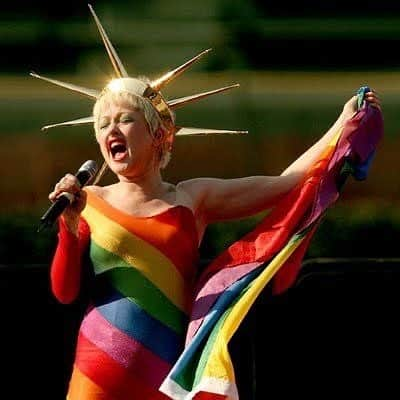 シンディ・ローパーさんのインスタグラム写真 - (シンディ・ローパーInstagram)「Happy Pride!! ❤️🧡💛💚💙💜🎉🌈✊」6月27日 23時39分 - cyndilauper