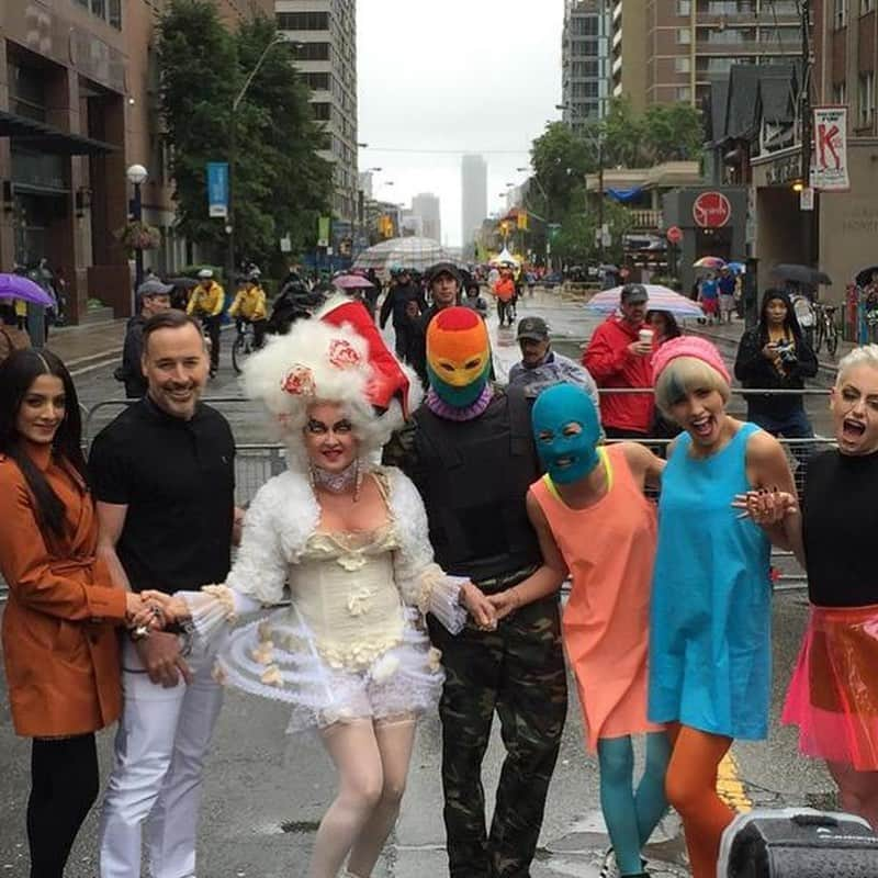 シンディ・ローパーさんのインスタグラム写真 - (シンディ・ローパーInstagram)「Happy Pride!! ❤️🧡💛💚💙💜🎉🌈✊」6月27日 23時39分 - cyndilauper