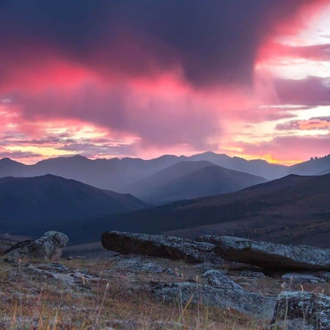 アメリカ内務省さんのインスタグラム写真 - (アメリカ内務省Instagram)「The low light of #Alaska's midnight sun shines pink on a rain squall above White Mountains National Recreation Area. Located just an hour's drive from Fairbanks, the one-million-acre park offers stunning scenery, peaceful solitude and outstanding opportunities for year-round recreation. Summer visitors to the White Mountains pan for gold, fish, hike and camp, and marvel at the epic mountain views. Photo by by Craig McCaa, Bureau of Land Management (@mypubliclands). #usinterior」6月27日 23時55分 - usinterior