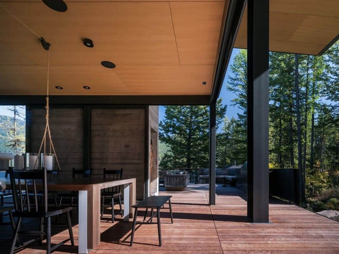 Architecture - Housesさんのインスタグラム写真 - (Architecture - HousesInstagram)「How Tom Kundig Turned a montana campsite into a stunning, sustinable home. 🌱⁣⁣ ⁣⁣ Do you want to see the result? It's spectacular! Swipe left and enjoy 👉💙⁣⁣ ⁣⁣ #archidesignhome ⁣⁣ ⁣⁣ ___⁣⁣ ⁣⁣ Designed by @olsonkundig⁣⁣ 📷  @elledecor⁣⁣ ___⁣⁣ ⁣⁣ #Architect #Architecture #Art #House #Design #Landscape #Nature #Luxury #architecturephotography ⁣⁣#architecturelovers #modernarchitecture #architecturedesign」6月28日 0時20分 - _archidesignhome_