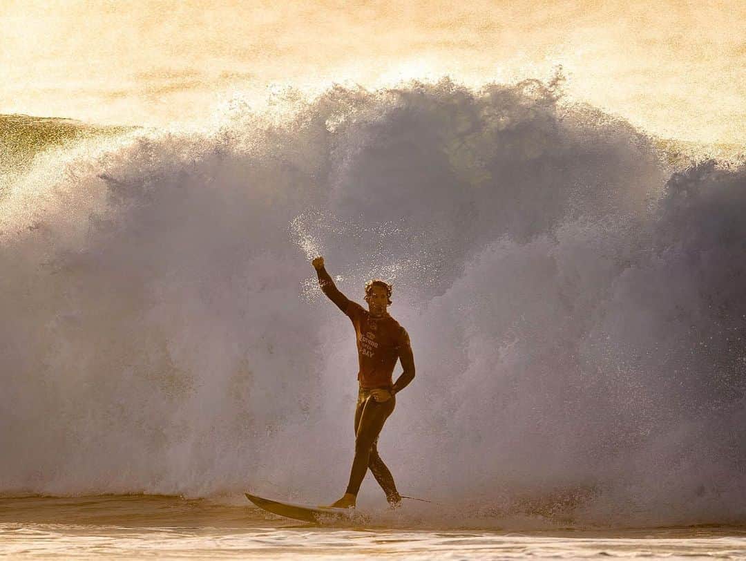 のインスタグラム：「Missing this feeling @wsl 💪🏼」