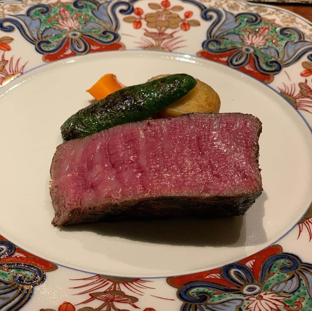 岸本加世子のインスタグラム：「最高だった。美味しかった。鮑、フォアグラ、和牛。ウナギ。幸せです。#薪焼おのでら。」