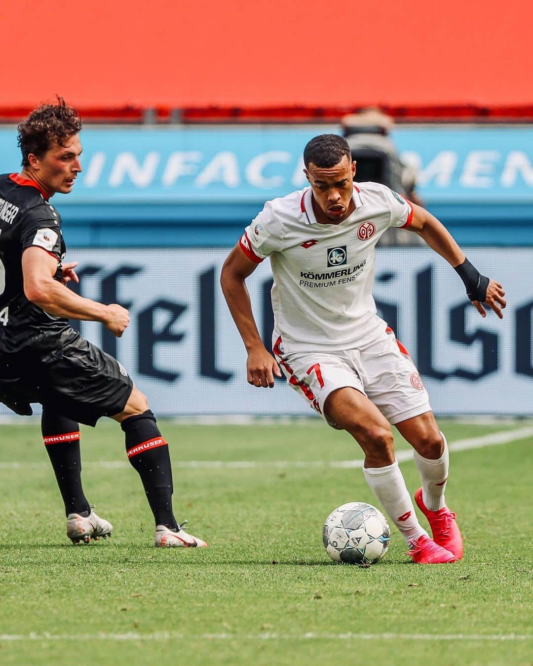 1.FSVマインツ05さんのインスタグラム写真 - (1.FSVマインツ05Instagram)「Zwei Lattentreffer, ein Abseitstor, 0:1 in Leverkusen ... aber dringeblieben! 🔴⚪️ #Klassenerhalt」6月28日 0時23分 - 1fsvmainz05