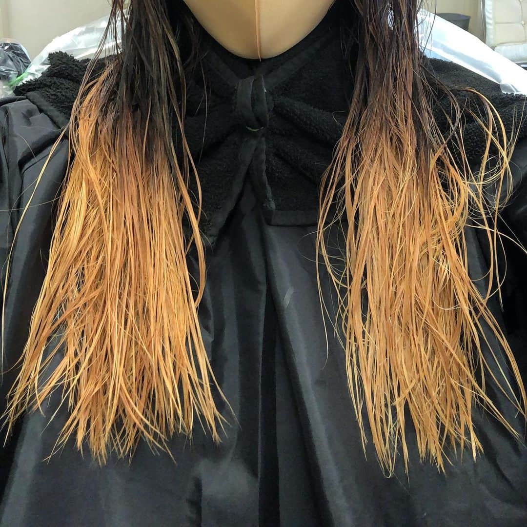 黒田絢子さんのインスタグラム写真 - (黒田絢子Instagram)「何ヶ月ぶりだ？！ spicaすっごい嬉しい💇‍♀️ どーなるかな…どーなるかな…？ . . #spica #hairsalon  #美容室 #夏髪 #summerhair  #thankyou」6月28日 0時25分 - ayakokuroda_official