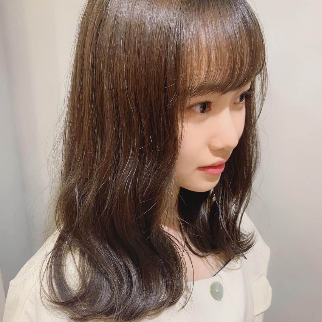 かわぎしるなのインスタグラム：「. 友達とカラーモデルとしてカラーとカットしてもらいました💖 . ブリーチ無しなのにかわいいカラーにしてもらえて、とっても嬉しいです🥰 ありがとうございました🙇🏻‍♀️ . . . #フレキャン #フレキャン2020 #ミスコン #ミスコレ #女子大生 #ヘアカラー #ミルクティーカラー #ブラウンカラー #ブリーチなし #ブリーチなしカラー #美容院 #サロンモデル #撮影モデル」