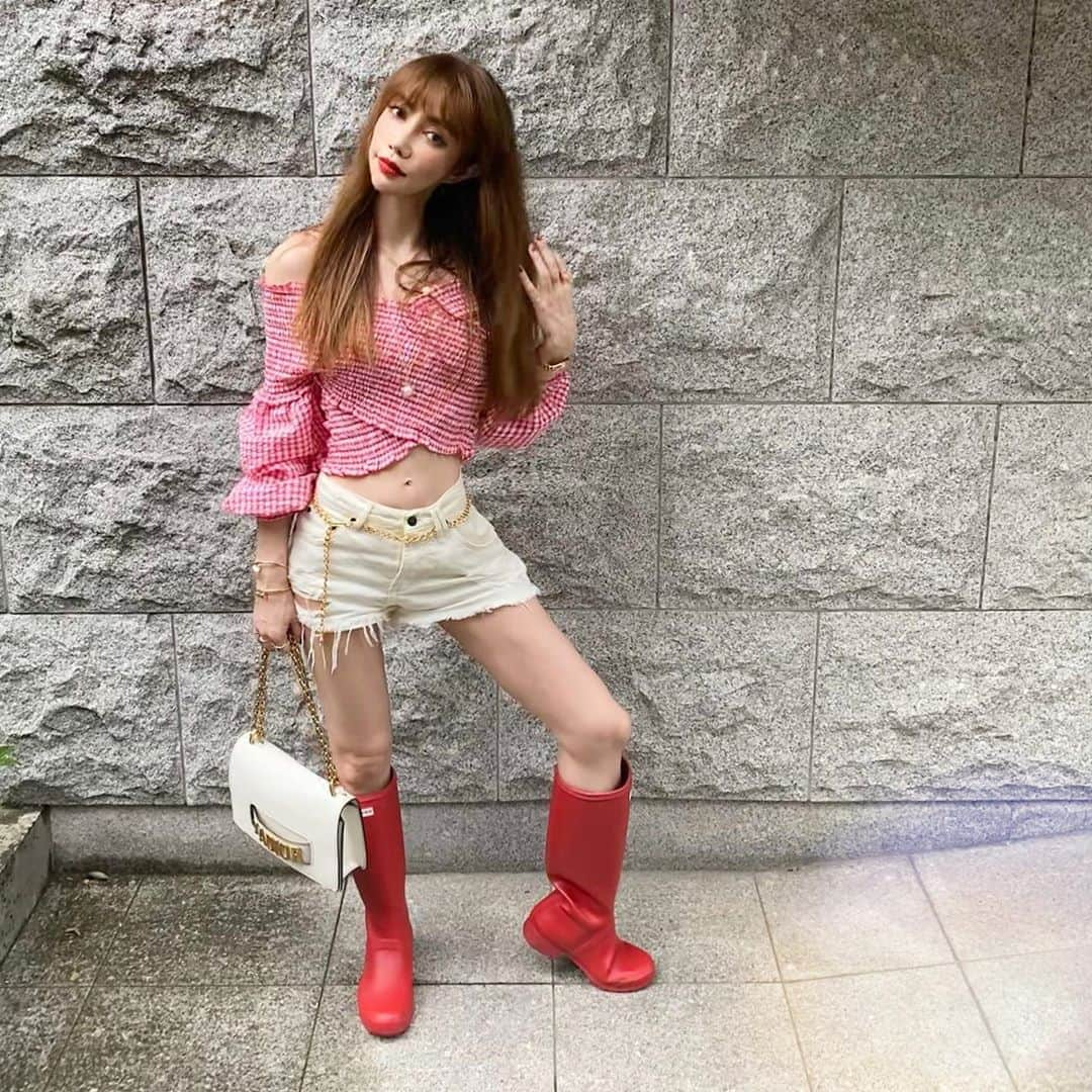 fashion dog loverさんのインスタグラム写真 - (fashion dog loverInstagram)「Japan is hot and humid💦💦 #fashion#fashiongram #fashionista #fashionblogger #fashionstyle #ootd #ootdfashion #outfit #outfitoftheday #chanel #zara#hunter #hunterboots #rainboots #dior#ファッション#ファッションコーデ #ファッションスナップ #ザラ#ザラジョ #ザラコーデ #ディオール #シャネル」6月28日 0時38分 - chihuahuanyan