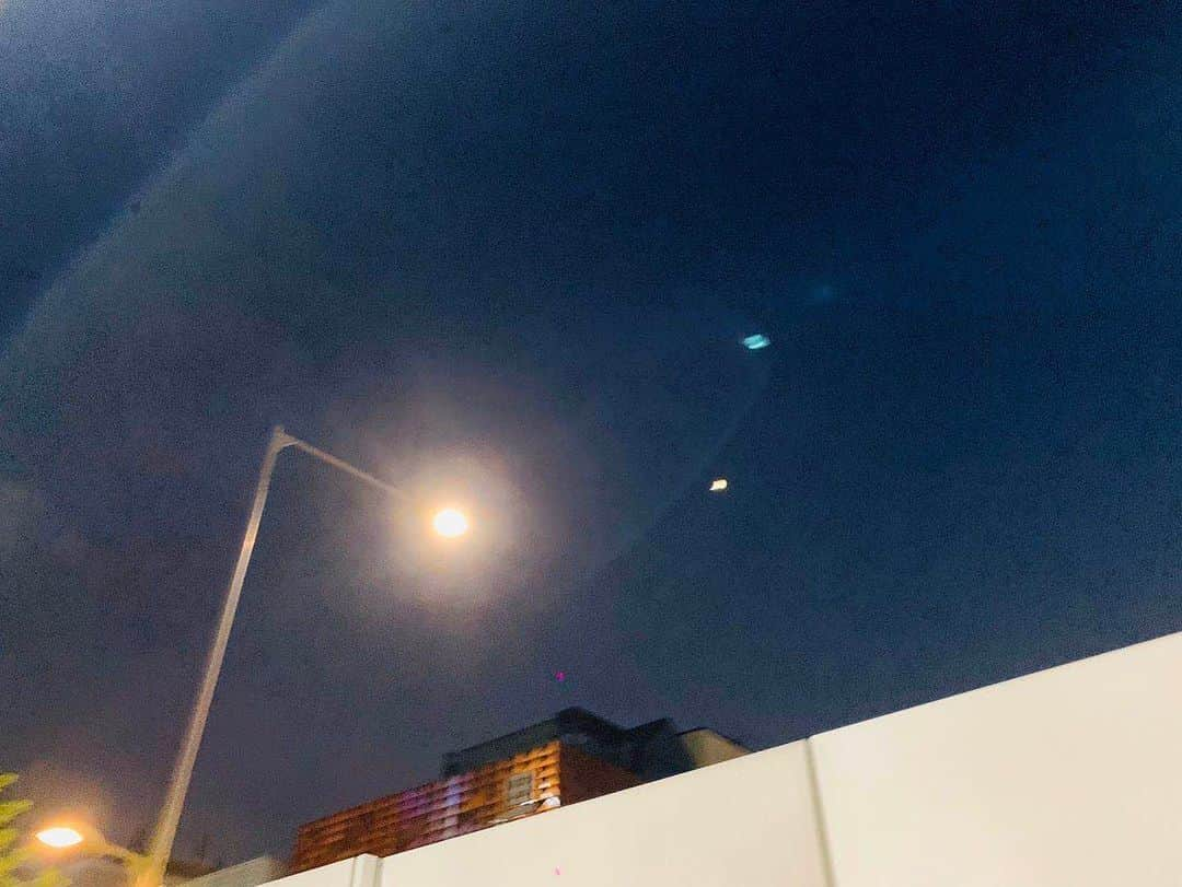 Way Vさんのインスタグラム写真 - (Way VInstagram)「[WINWIN] ⠀ 새벽 🏃🌕 ⠀ #WayV #WeiShenV #威神V #WINWIN #董思成」6月28日 0時38分 - wayvofficial