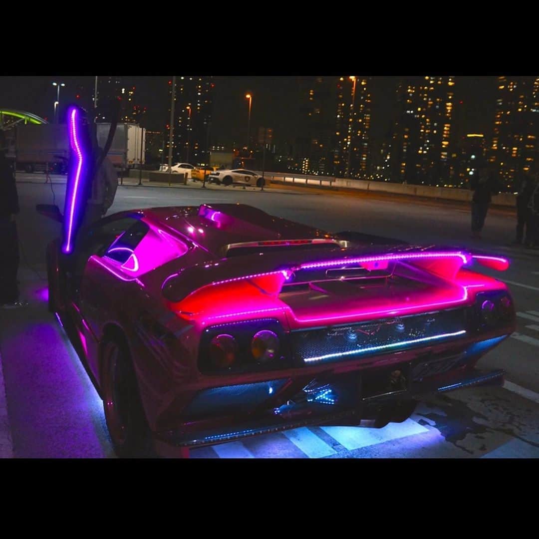 スティーブのインスタグラム：「One night in Tokyo that changed everything!! Swipe right #led #supercars #japan #morohoshi #morohoshifamily #諸星一家 #diablogt #lamborghinidiablo #tokyomidnightlamborun #bestviralvideos」