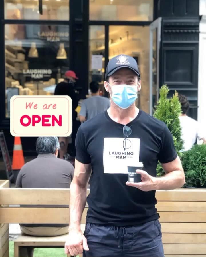 ヒュー・ジャックマンのインスタグラム：「Make every cup count. @laughingmancafe @laughingmancoffee」