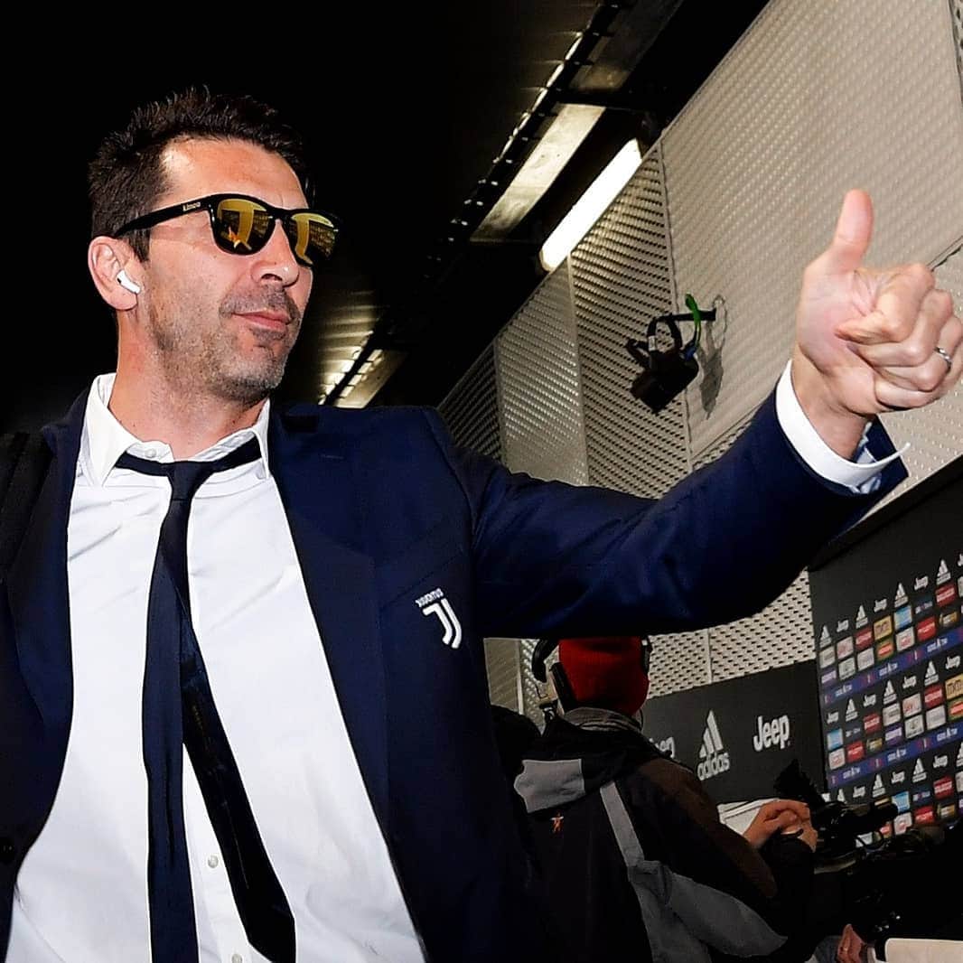ユヴェントスFCさんのインスタグラム写真 - (ユヴェントスFCInstagram)「Happy #SunglassesDay, Bianconeri! 😎」6月28日 1時13分 - juventus