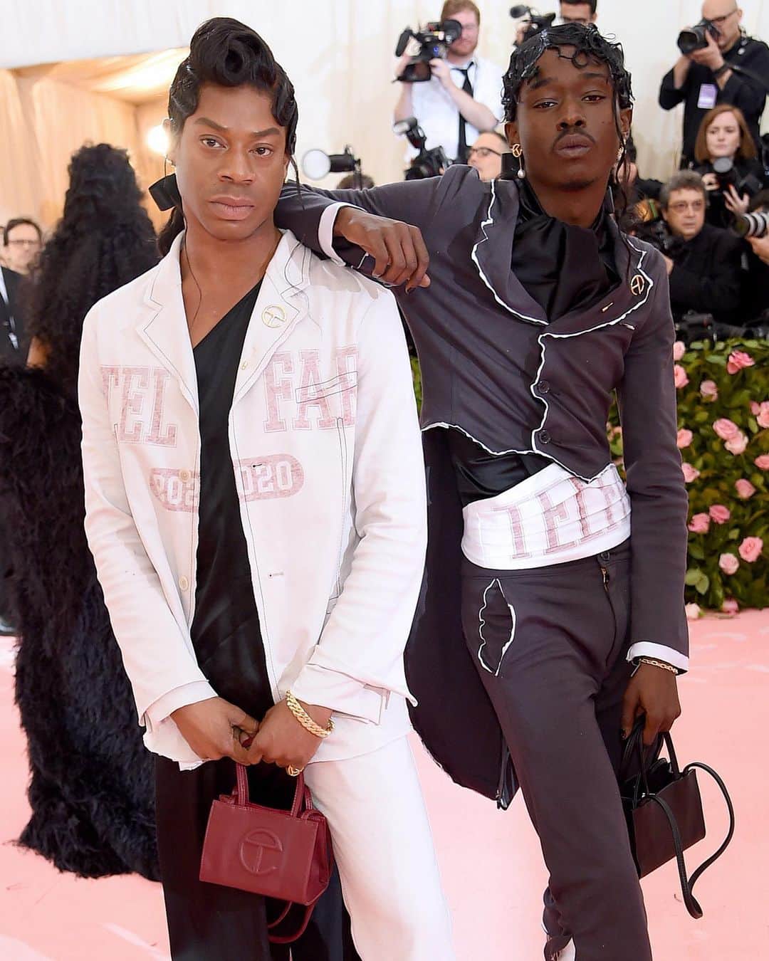 Fashion Weekのインスタグラム：「Dream team 💕Design star Telfar Clemens and @ashtondsanders on the 2019 MET Gala pink carpet in matching @telfarglobal designs. Known for progressive, boundary pushing designs, Telfar paved the way for genderless fashion, exploring identity and inclusivity in every collection. Find more from the fashion house at @telfarglobal. Photo by @gettyimages」