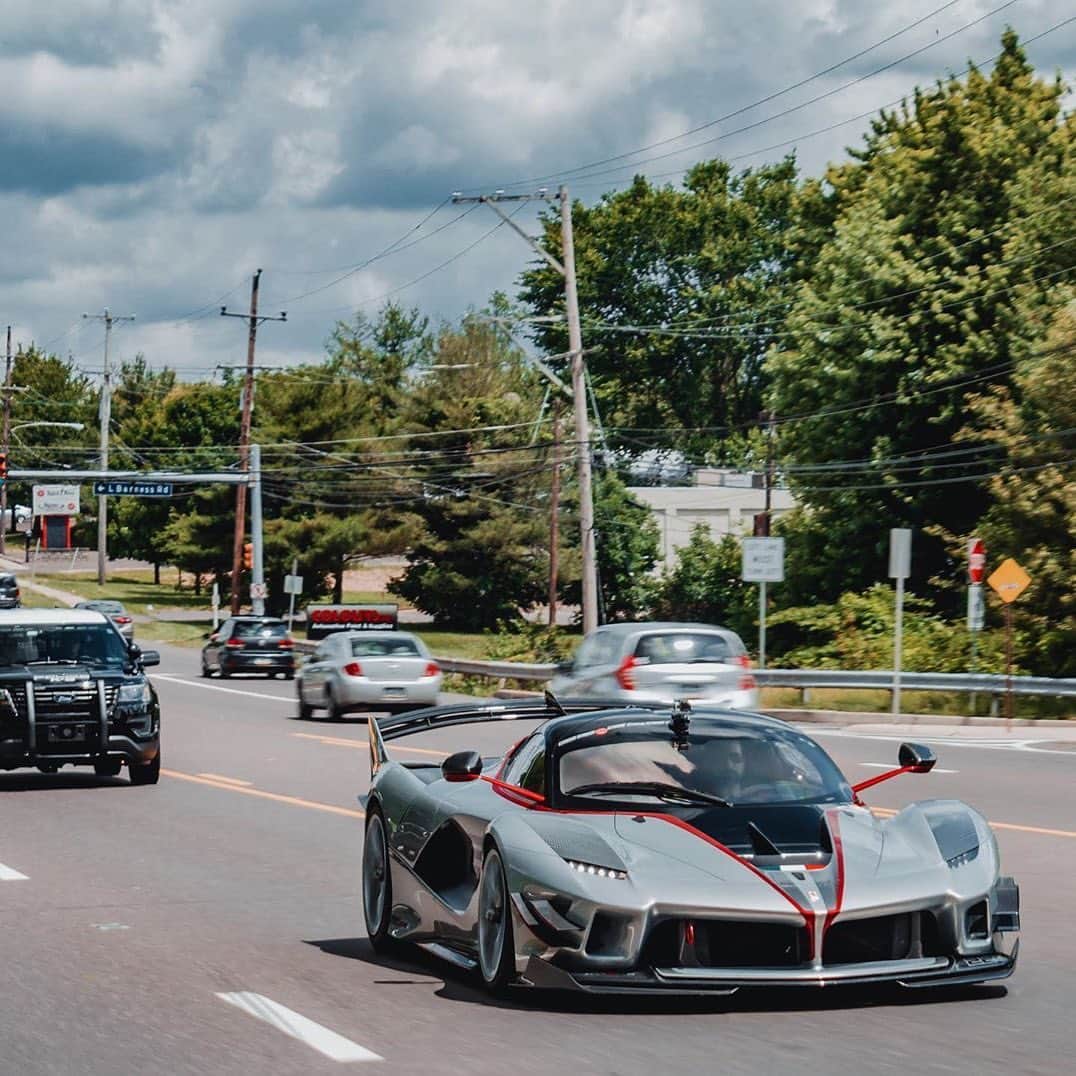 Dirk A. Productionsのインスタグラム：「Didn’t think 2020 can get better? You might be wrong! A track-only FXXK EVO is on the loose on the streets🔥🔥🔥🔥🥵🏁 #Ferrari #FXXK #FXXKevo #Wow #Epic #Wtf #Hypercar #Police #CarbonFiber #Photo @pinkjacketphotography」