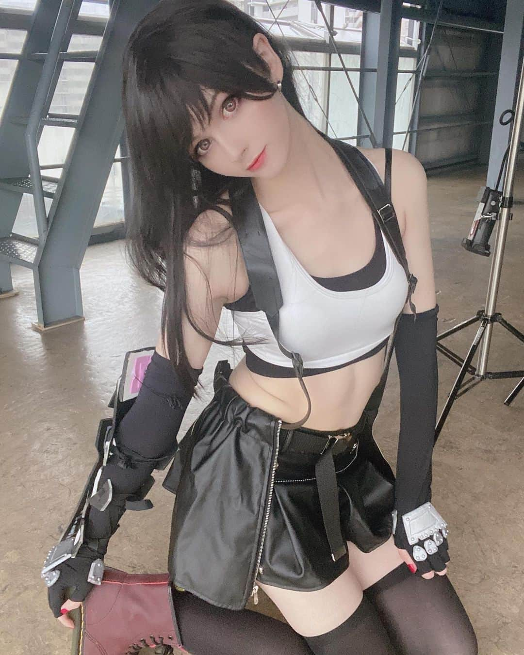 Hirari Ann（ヒラリー アン）さんのインスタグラム写真 - (Hirari Ann（ヒラリー アン）Instagram)「Final fantasy 7 tifa! Im happy to finally take photos of this outfit in studio. I had this cosplay since tokyo game show last year!! I really love tifa ❤️❤️❤️❤️ i would protect with my life 😌 i will simp everyday for tifa. 💕」6月28日 1時22分 - hirariann