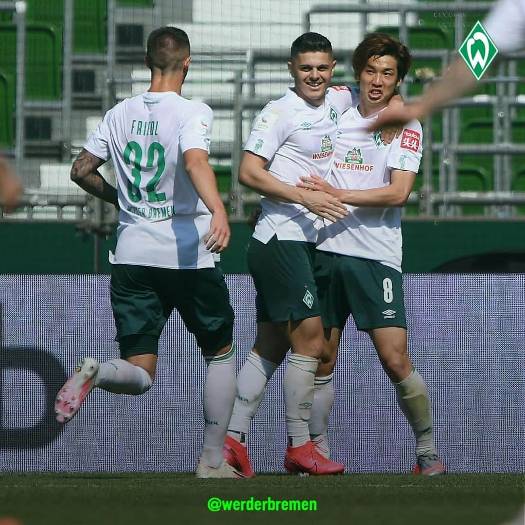 ヴェルダー・ブレーメンさんのインスタグラム写真 - (ヴェルダー・ブレーメンInstagram)「Immer weiter als TEAM!💚 _______ #werder #bremen #svw #relegation #dranglauben #nordphoto」6月28日 1時23分 - werderbremen