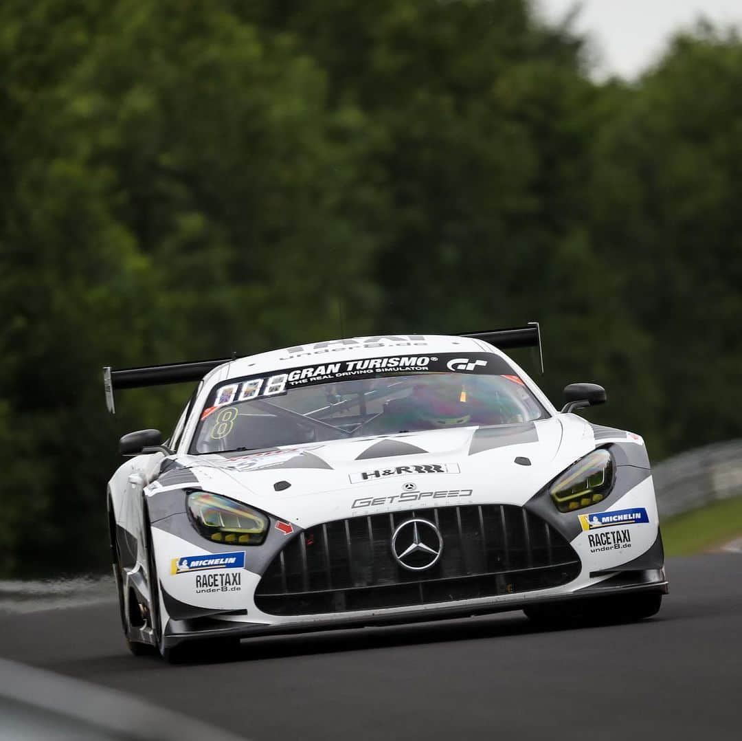 Mercedes AMGさんのインスタグラム写真 - (Mercedes AMGInstagram)「Double podium for Mercedes-AMG Motorsport after a thrilling final stint at the first race of the Nürburgring Endurance Series. The Mercedes-AMG Teams @hauptracingteam AutoArenA and @getspeed secured second and third place overall after @maroengel has put the #6 Mercedes-AMG GT3 on pole position in qualifying. With two more class podiums for the GetSpeed teams with starting numbers 8 and 23 as well as the class victory for the #155 @teamblackfalcon Mercedes-AMG GT4 our Customer Racing Teams rounded off a successful start of the season at the @nuerburgring!  #MercedesAMG #MercedesAMGMotorsport #AMGGT3 #AMGGT4 #VLN #Nuerburgring #Nordschleife」6月28日 1時25分 - mercedesamg