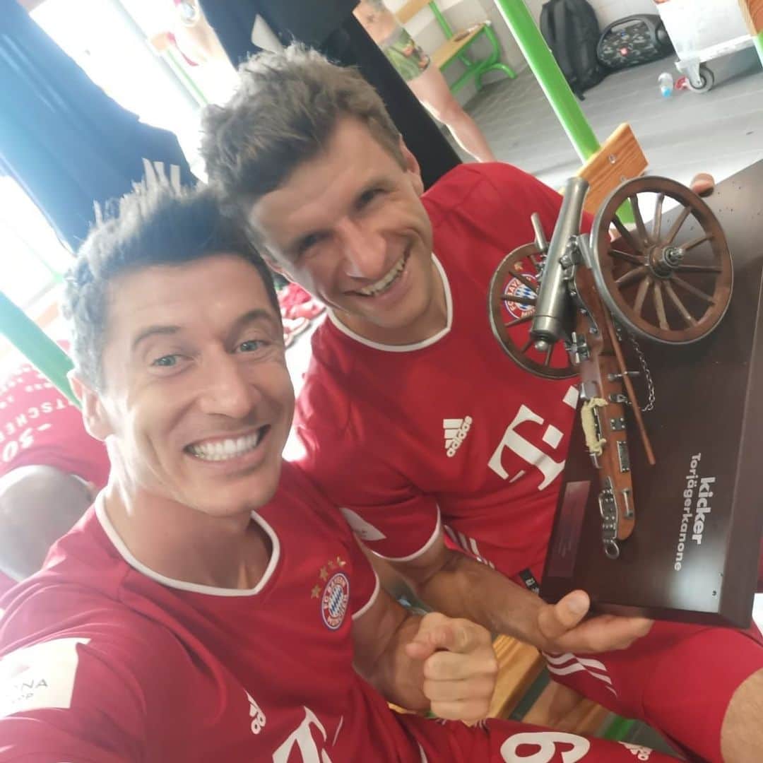 トーマス・ミュラーのインスタグラム：「A lot of numbers in this pic 🔥⚽️🔥 #moretocome #nextstepahead #müllendowski #fcbayern #team」