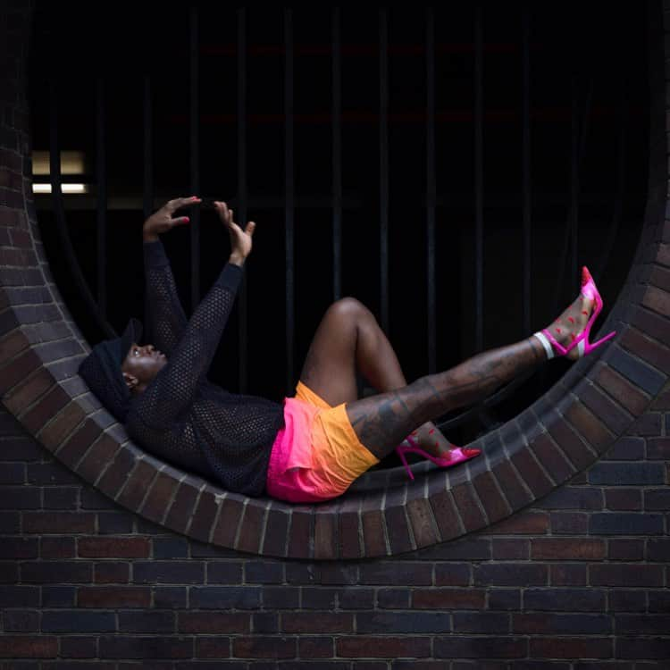 SOPHIA WEBSTERさんのインスタグラム写真 - (SOPHIA WEBSTERInstagram)「Waiting for my uber like… @joelledfontaine 💕 ⁣⁣ ⁣⁣ Out here making waiting look juicy in our strawberry 'Amora' pump. 🍓 Head to our stories for more #SophiaWebsterSizingUp 🎥⁣ ⁣ #SophiaWebster ⁣」6月28日 1時35分 - sophiawebster