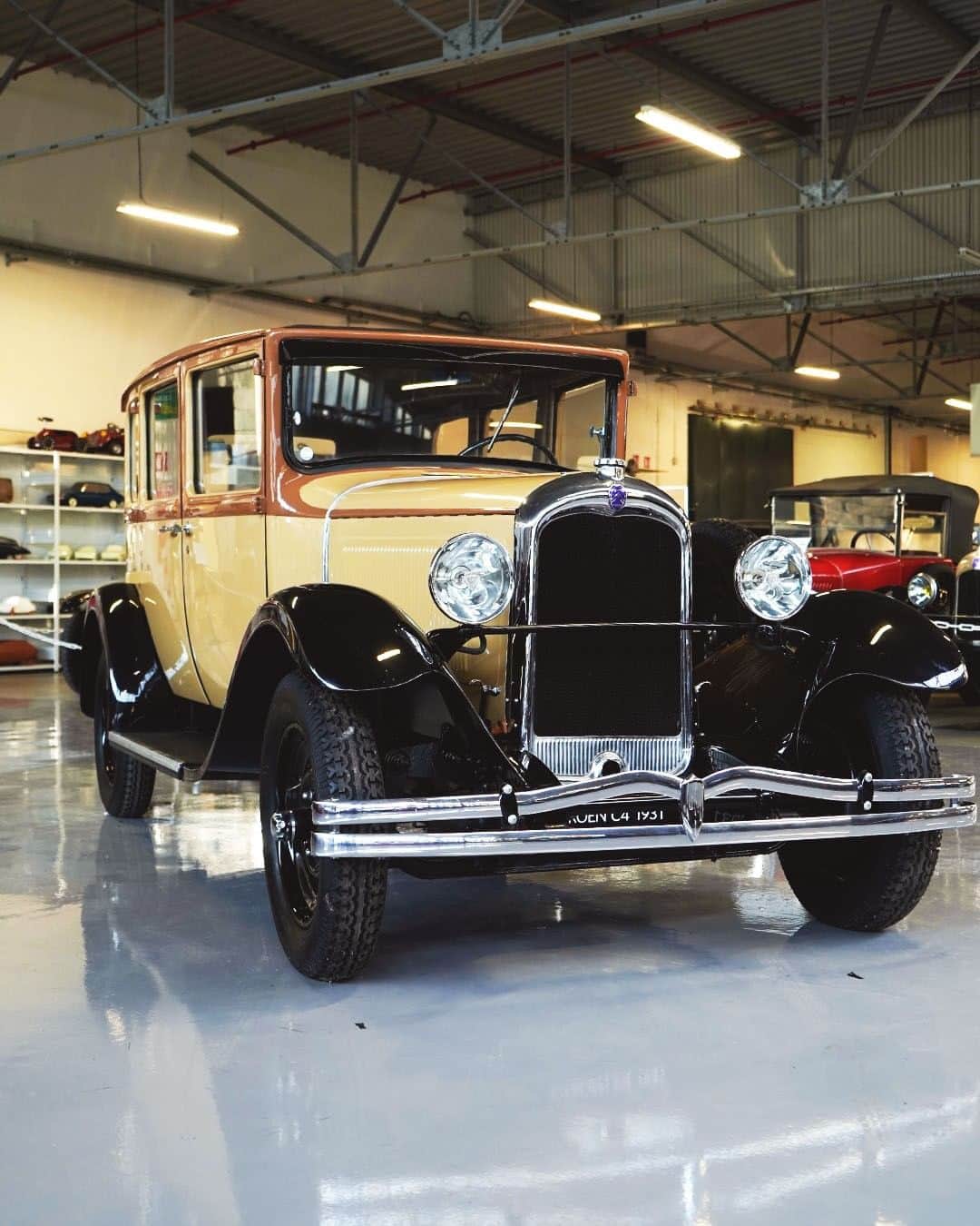 Citroënのインスタグラム：「The ancestor of Citroën #C4 at Le Conservatoire 💫 #OnceUponACar #ClassicCar #Citroën #LeConservatoire #OldButGold #InstaCar #CarsOfInstagram #Picoftheday #carlifestyle #vintagecar #carswithoutlimits #cars4life #carscollection」