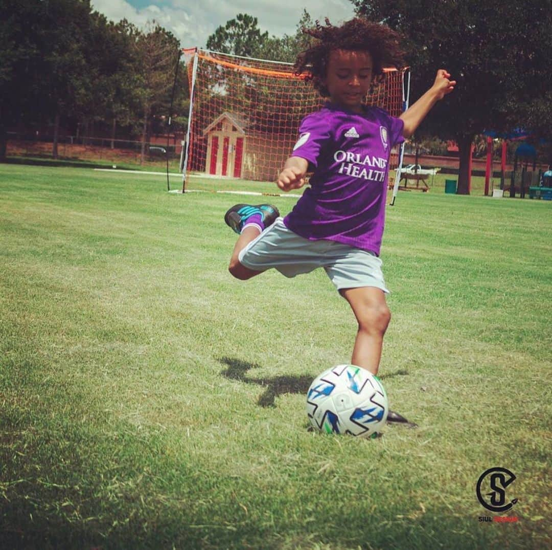 ナニさんのインスタグラム写真 - (ナニInstagram)「😍🦁👦🏽 #myson #soccer」6月28日 1時58分 - luisnani