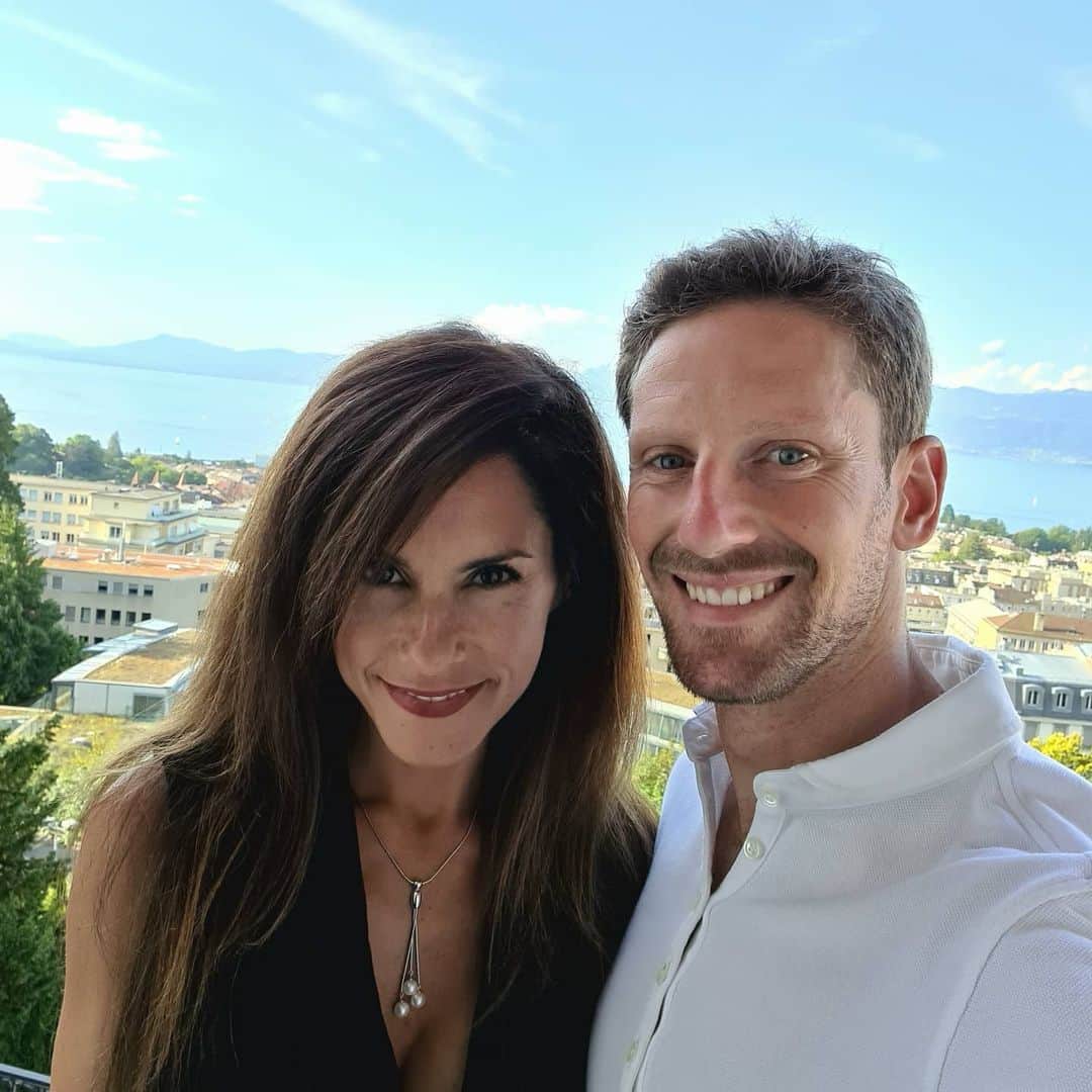 ロマン・グロージャンのインスタグラム：「8th wedding anniversary ❤❤❤ @mariongrosjean  #love」