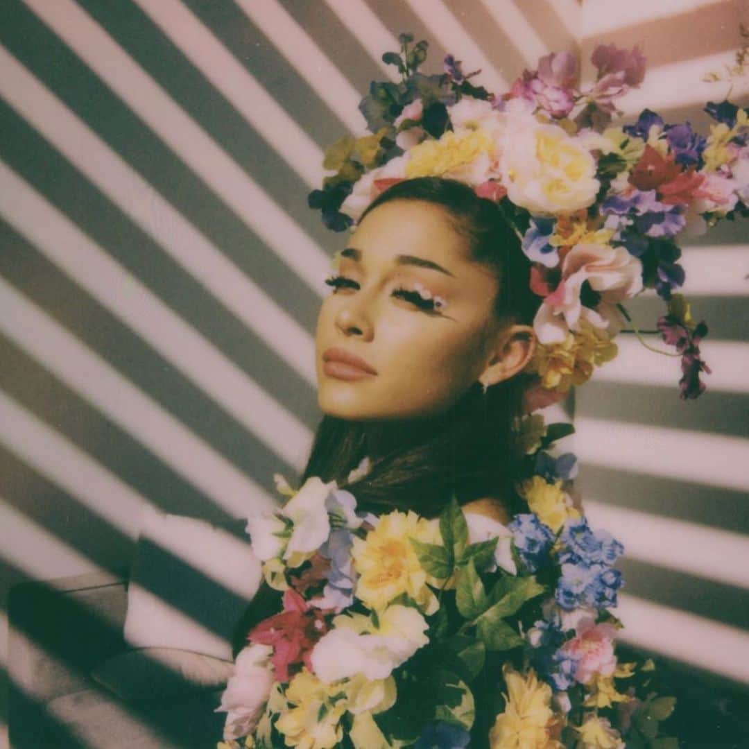 Alfredo Floresさんのインスタグラム写真 - (Alfredo FloresInstagram)「midsommar birthday queen 📸 @arianagrande」6月28日 2時15分 - alfredoflores