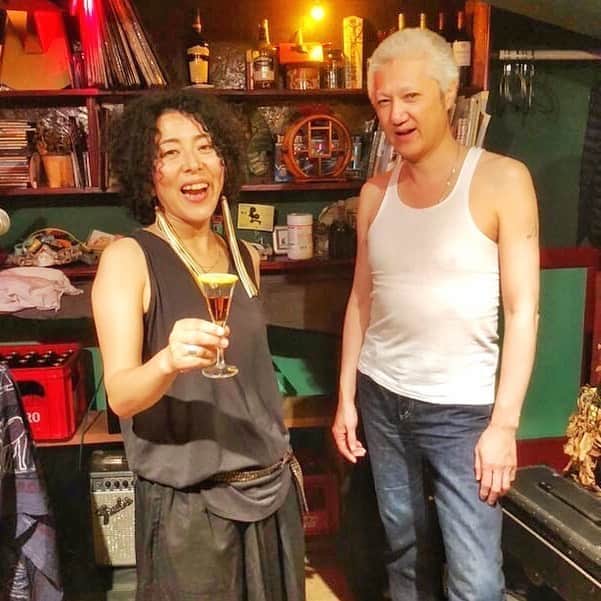 イマイアキノブのインスタグラム：「ꥄ スコブルいい夜だった ライブ @ BAR 高田馬場ニコラシカ  #高田馬場ニコラシカ  #青木マリ #イマイアキノブ  #imaiakinobu」