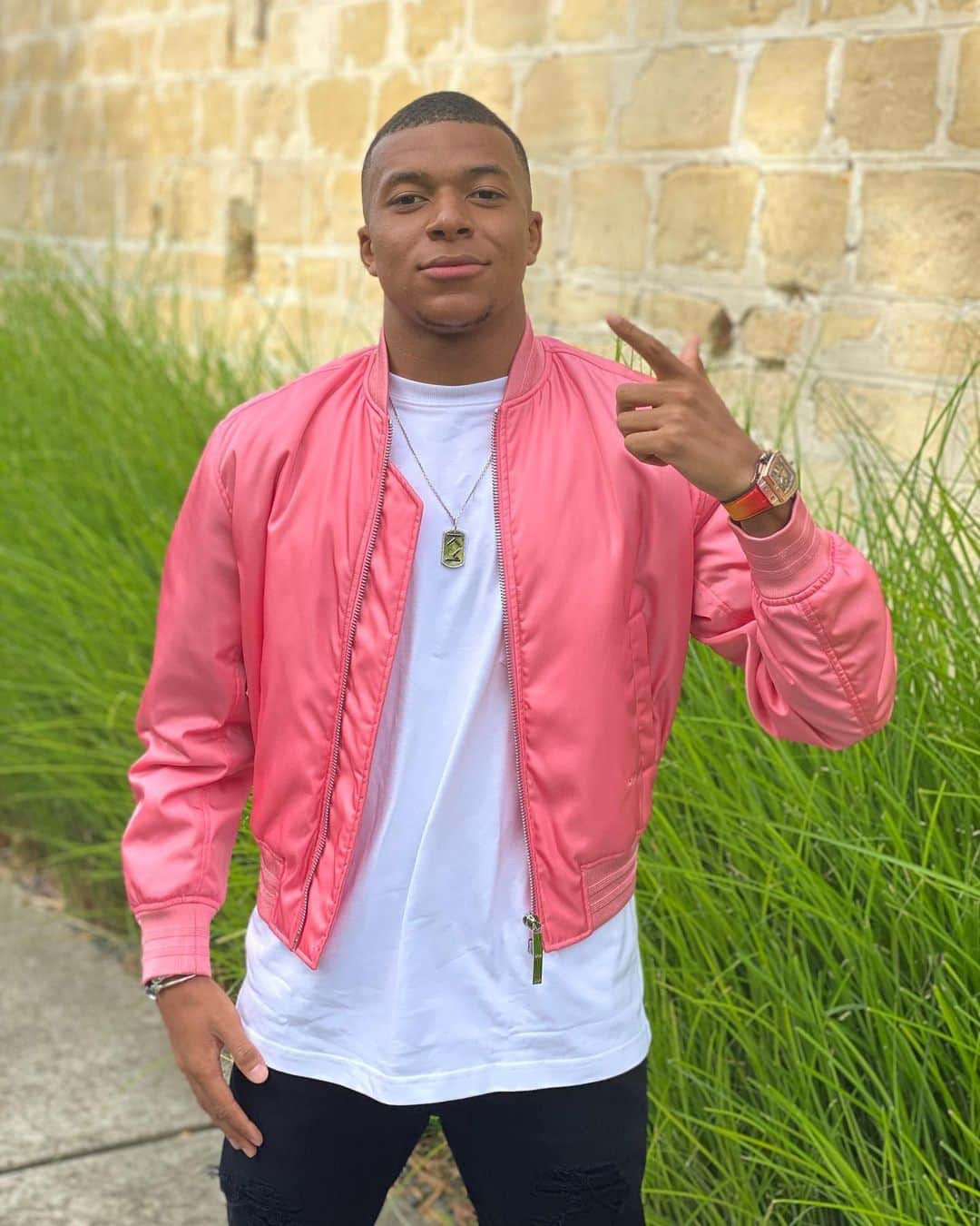 キリアン・エムバペさんのインスタグラム写真 - (キリアン・エムバペInstagram)「🤟🏽🌸...」6月28日 2時29分 - k.mbappe