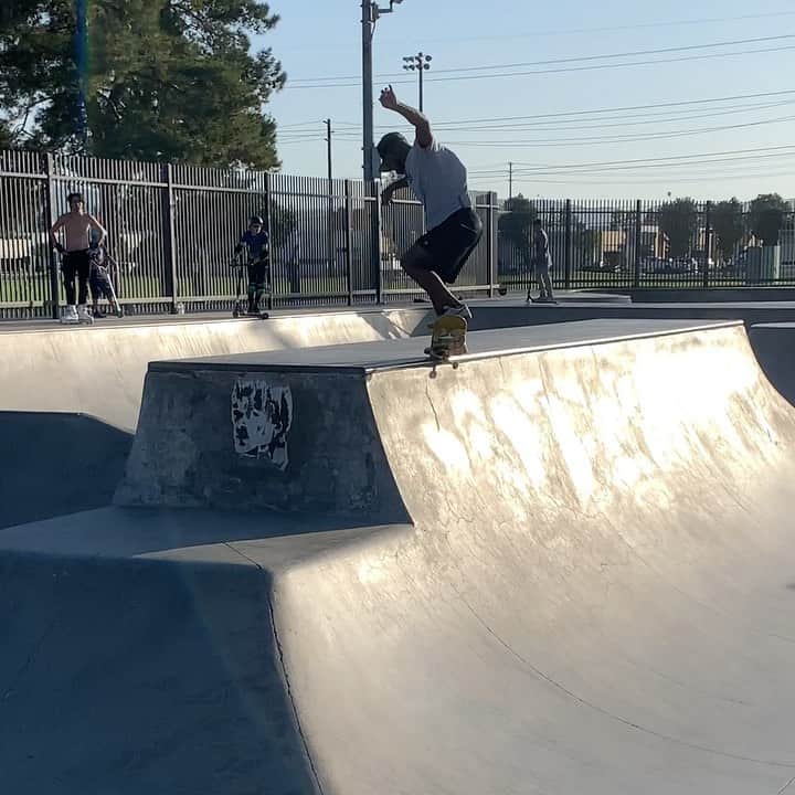 スラッシャーのインスタグラム：「✊🏿 Organic Ken Doll @dashawnjordan 🛹 📱: @luielliott」