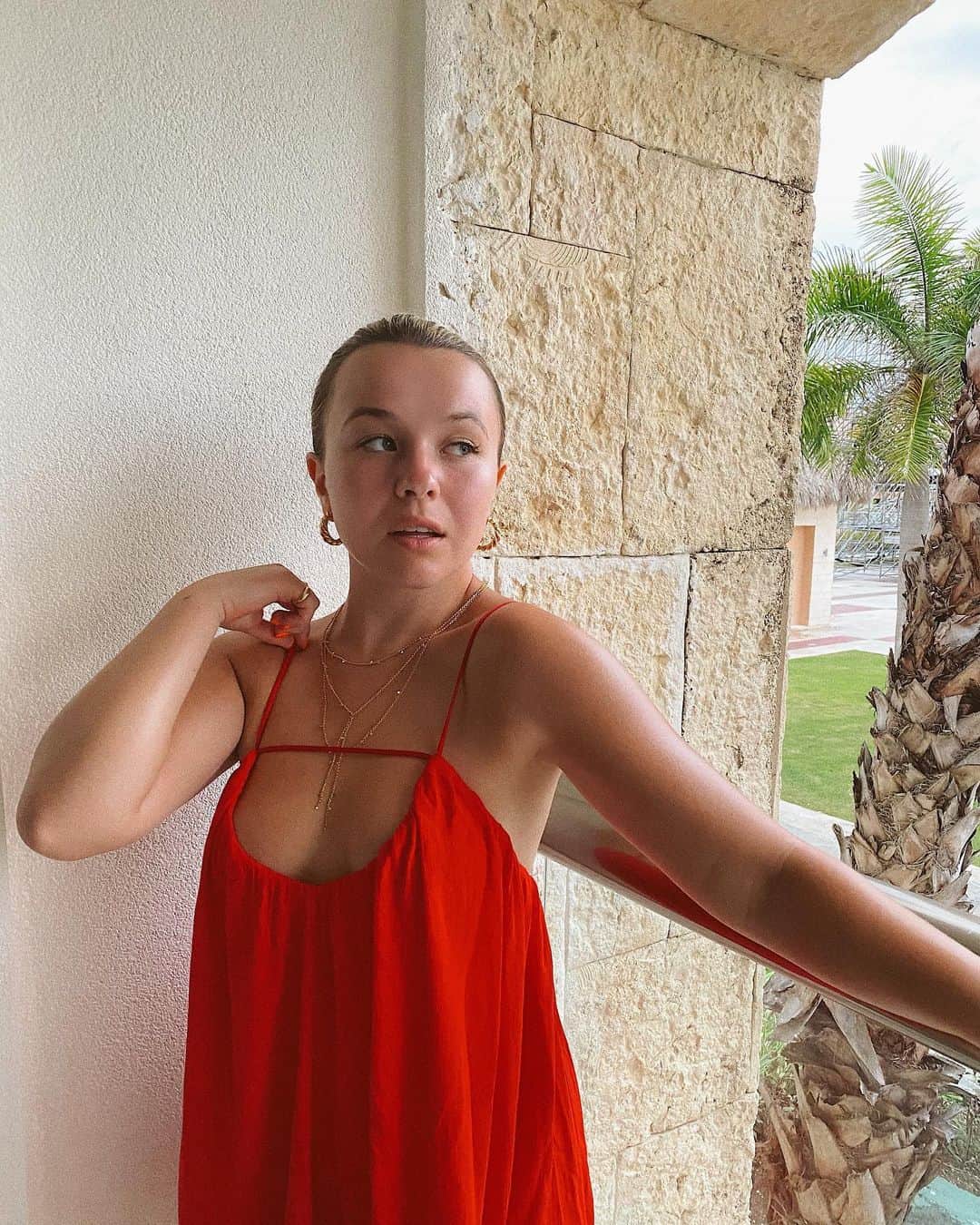 トーリ・ウェブスターのインスタグラム：「slow summer 💔🗞」
