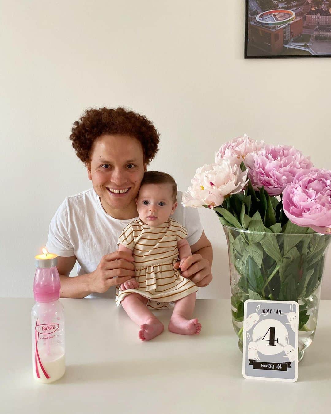 ムスタファ・アミニのインスタグラム：「Happy 4 months my lil lady 😍🍼🌸❤️ #happy #4months #love」