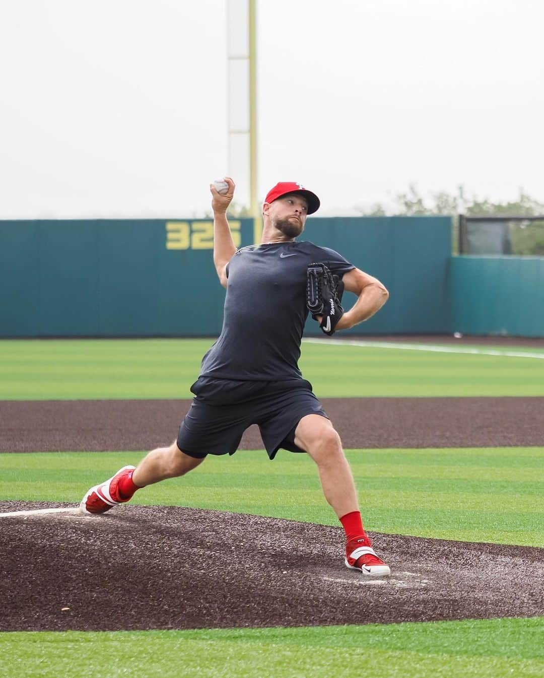 バド・ノリスさんのインスタグラム写真 - (バド・ノリスInstagram)「Always working hard; the grind doesn’t stop 💯 ⚾️ 💪🏼 #Phillies #mlb #mlbpa  Photo credit: @oliverbelche」6月28日 3時48分 - thebud_norris