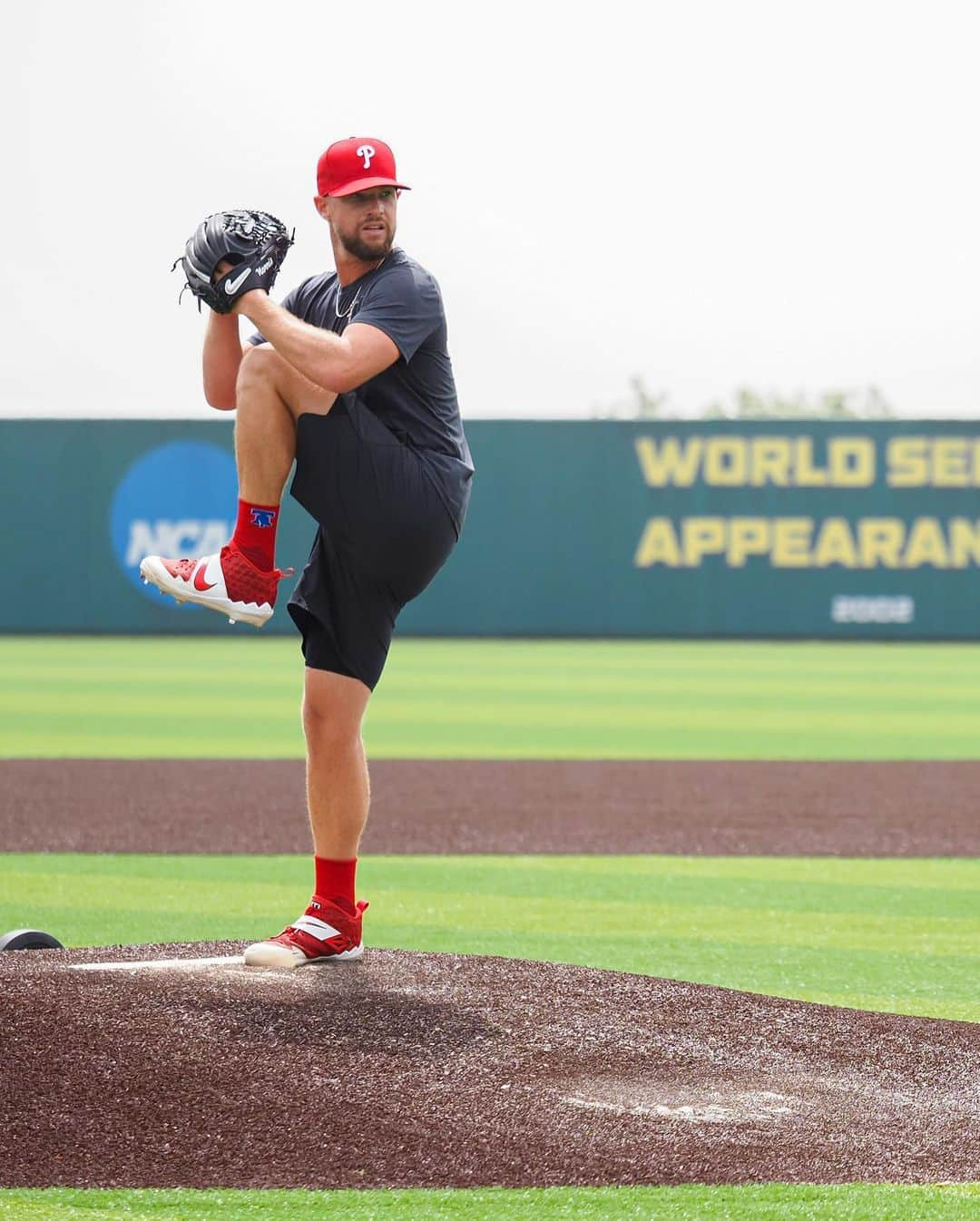 バド・ノリスさんのインスタグラム写真 - (バド・ノリスInstagram)「Always working hard; the grind doesn’t stop 💯 ⚾️ 💪🏼 #Phillies #mlb #mlbpa  Photo credit: @oliverbelche」6月28日 3時48分 - thebud_norris