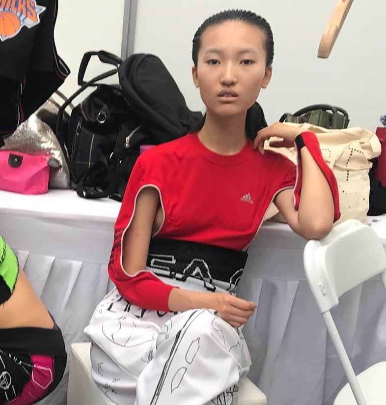 アンドレアクルーズのインスタグラム：「Backstage from our SS20 show  #andreacrewsarchives #ss20 #fashionrevolution」