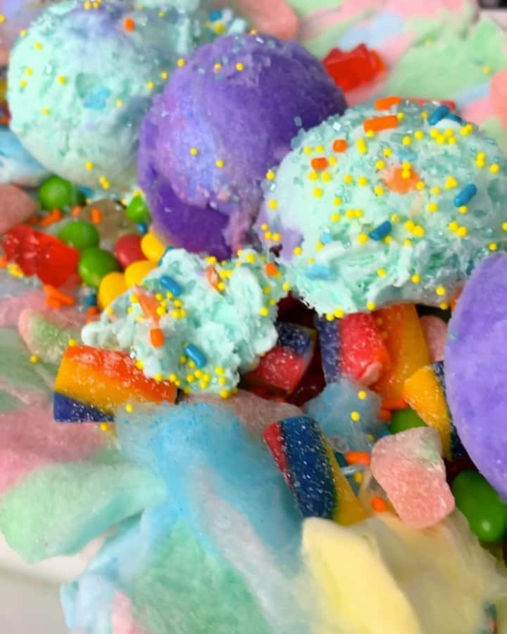 ジェイソン・デルーロのインスタグラム：「Cotton candy sandwich #MilliMeals thanks for 25Million」